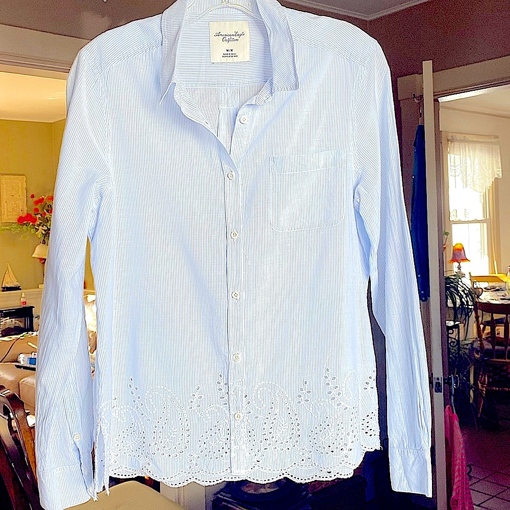 American Eagle women’s button down top